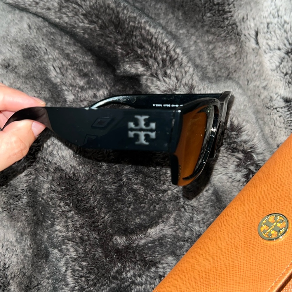 TORY BURCH SUNGLASSES